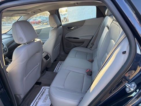 Used 2017 Chevrolet Malibu LT w/ Leather Package FWD image 14