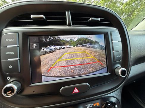 Used 2025 Kia Soul LX w/ LX Technology Package FWD image 25