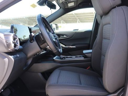 Used 2025 Chevrolet Equinox LT image 11