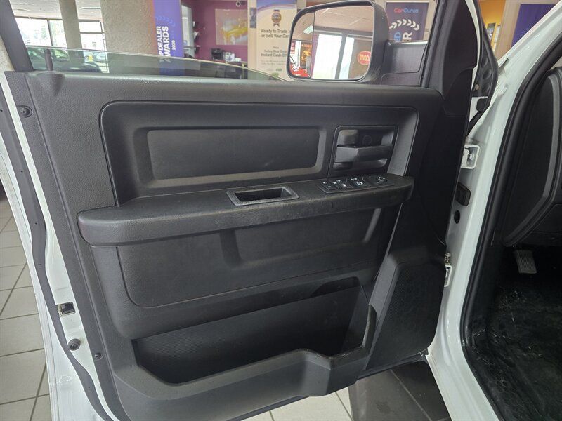 Used 2019 RAM 1500 Tradesman w/ Chrome Appearance Group AWD/4WD image 7
