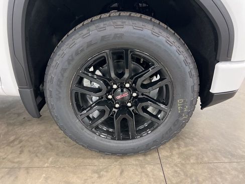 New 2026 GMC Sierra 1500 Elevation image 19