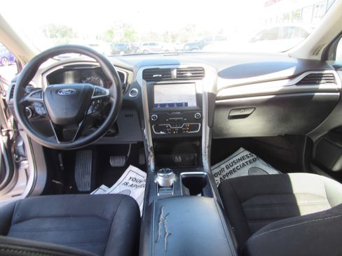 Used 2020 Ford Fusion SE FWD image 18