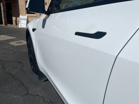 Used 2022 Tesla Model Y Long Range AWD/4WD image 29
