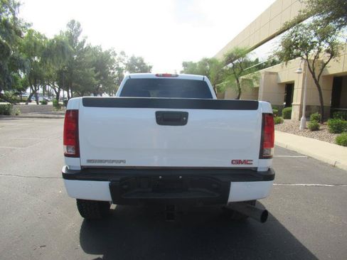 Used 2013 GMC Sierra 2500 Denali w/ Suspension Package, Off-Road AWD/4WD image 7
