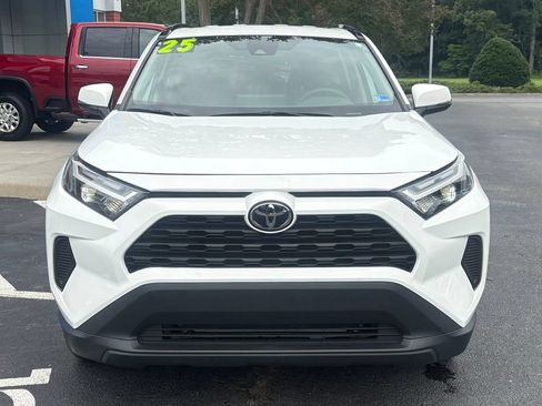 Used 2024 Toyota RAV4 XLE AWD/4WD image 3