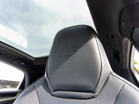 Certified 2025 Porsche Cayenne Coupe image 27