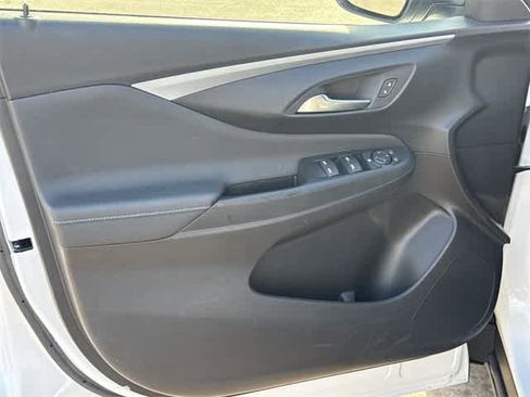 Used 2025 Buick Envista Preferred image 8