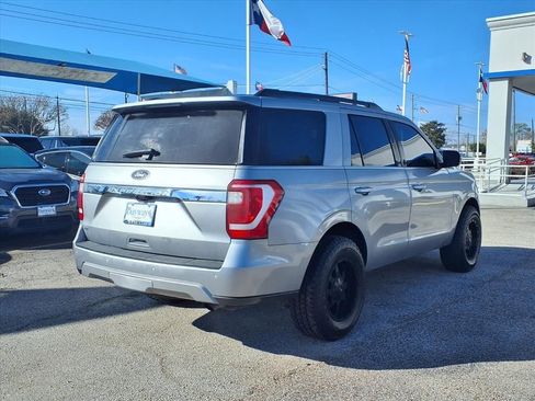 Used 2021 Ford Expedition XLT image 2
