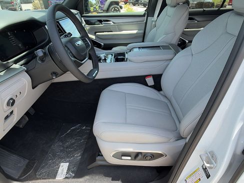 New 2026 Jeep Grand Wagoneer Limited AWD/4WD image 18