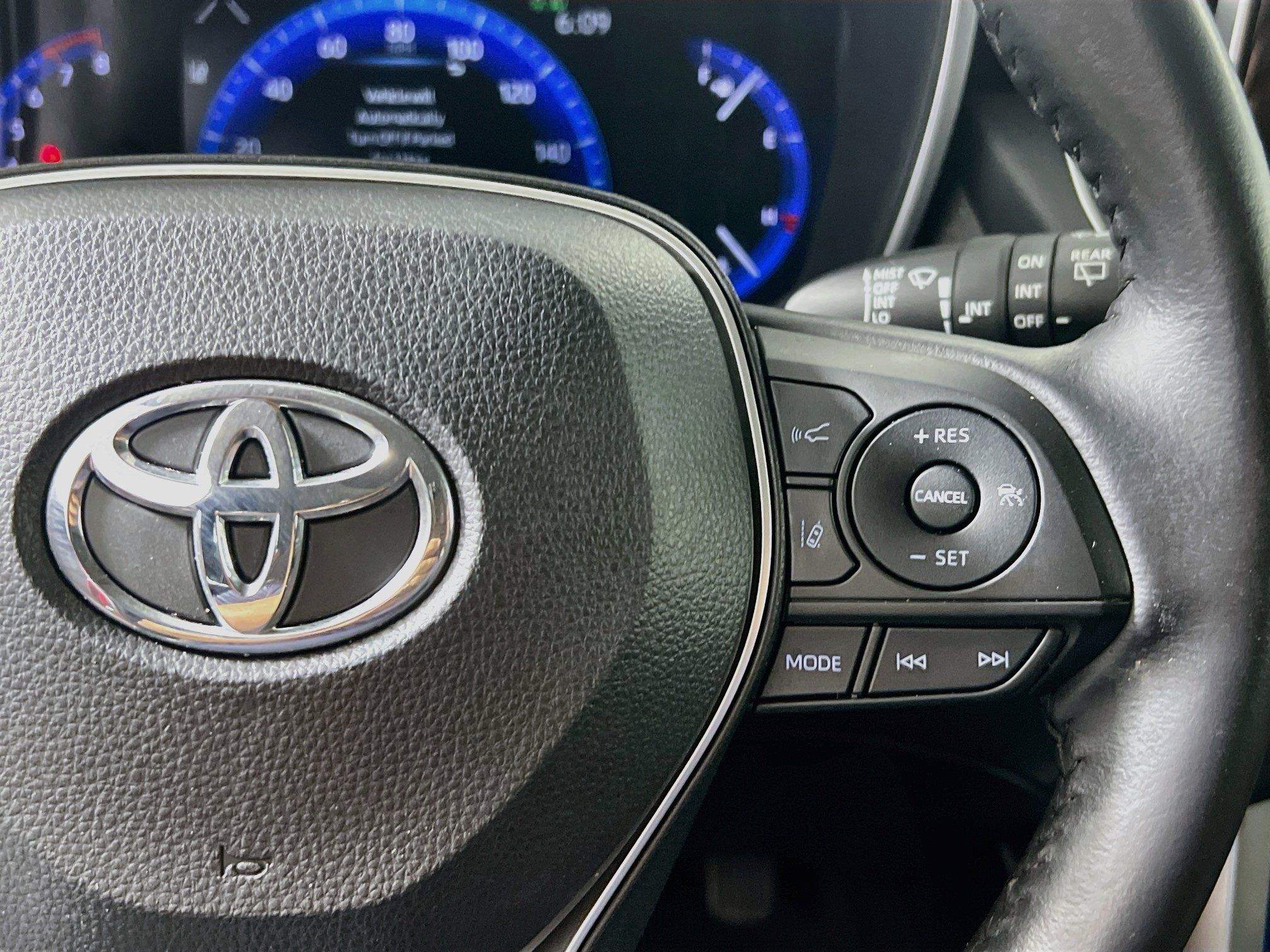 Used 2022 Toyota Corolla Cross XLE w/ Convenience Package FWD image 18