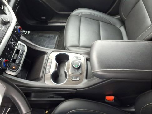 Used 2022 GMC Acadia SLT w/ LPO, Roadside Safety Package AWD/4WD image 14