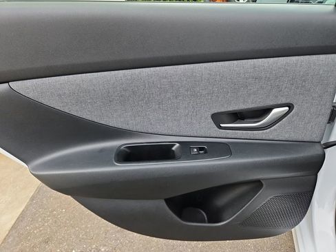 Used 2024 Hyundai Elantra Limited image 32