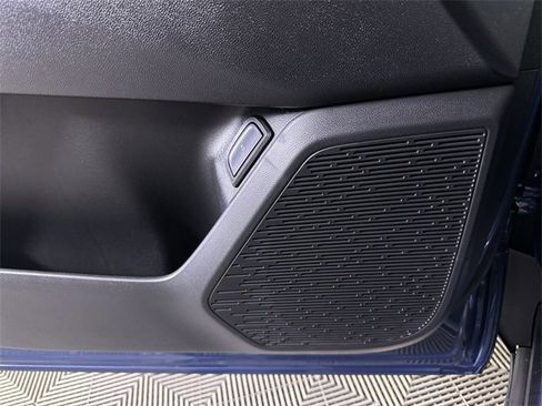 New 2026 Chevrolet Equinox LT w/ Convenience Package II image 24