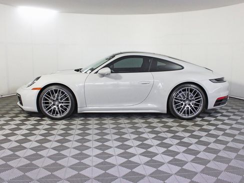 Certified 2024 Porsche 911 Carrera 4 image 2
