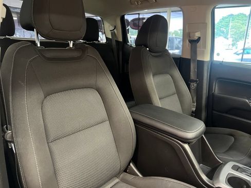 Used 2019 Chevrolet Colorado LT AWD/4WD image 38
