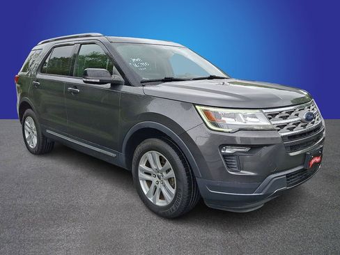 Used 2018 Ford Explorer XLT w/ Equipment Group 201A AWD/4WD image 3