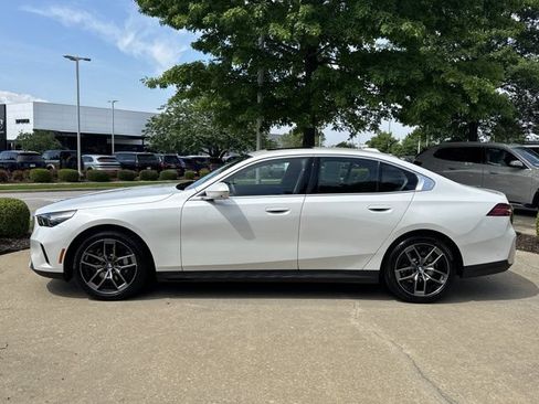 Certified 2026 BMW 530i xDrive AWD/4WD image 2