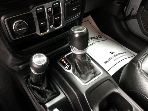 Used 2020 Jeep Wrangler Unlimited Sahara image 14