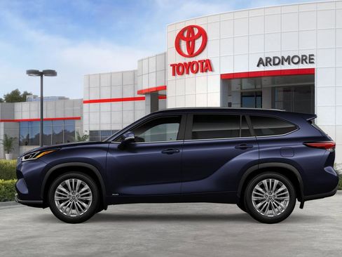 New 2026 Toyota Highlander Platinum image 4