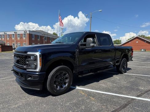 Used 2023 Ford F250 XLT w/ XLT Premium Package image 4