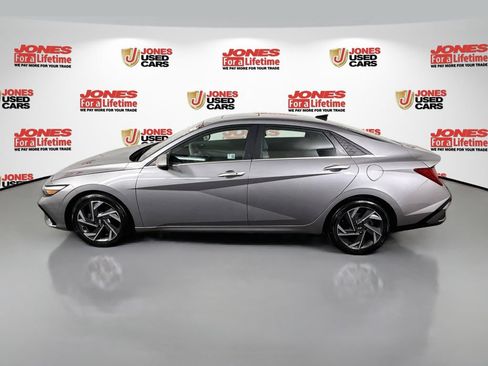 Used 2024 Hyundai Elantra SEL w/ Convenience Package FWD image 16
