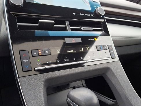 Used 2022 Toyota Avalon Limited image 19