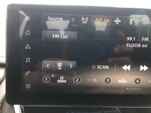 Used 2023 Nissan Altima 2.5 SV w/ SV Premium Package AWD/4WD image 14