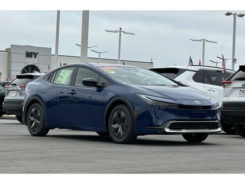 New 2026 Toyota Prius Plug-In Hybrid FWD image 2
