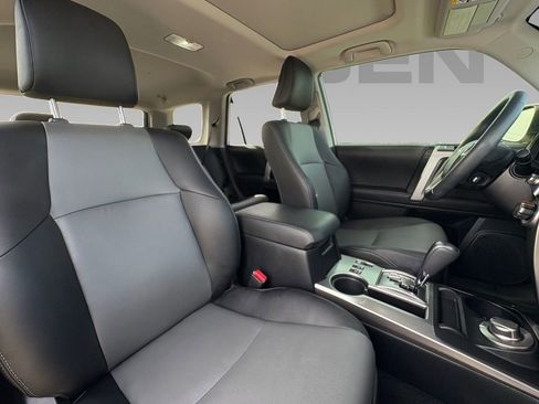 Used 2022 Toyota 4Runner SR5 Premium image 10