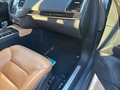 Used 2018 Volvo XC90 T6 Momentum w/ Momentum Plus Package image 31
