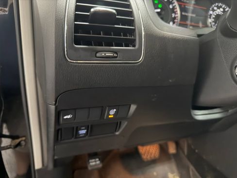 Used 2022 Nissan Armada SL w/ Captain's Chairs Package AWD/4WD image 12
