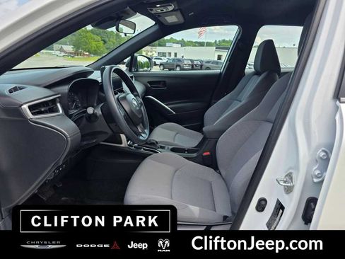 Used 2024 Toyota Corolla Cross AWD Hybrid image 10