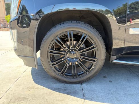 Used 2018 Cadillac Escalade Luxury AWD/4WD image 29