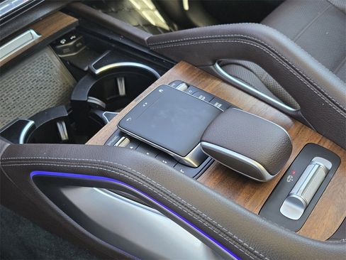 Used 2023 Mercedes-Benz GLS 450 4MATIC image 9