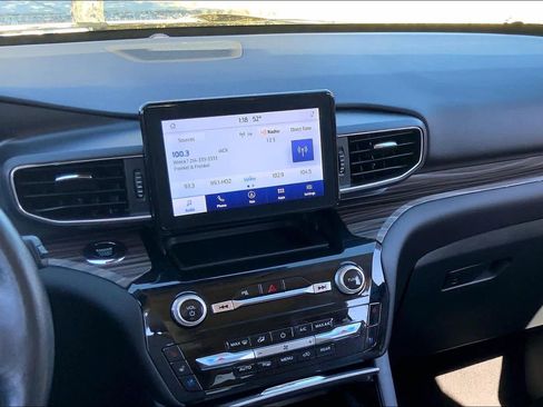 Used 2023 Ford Explorer Limited image 7