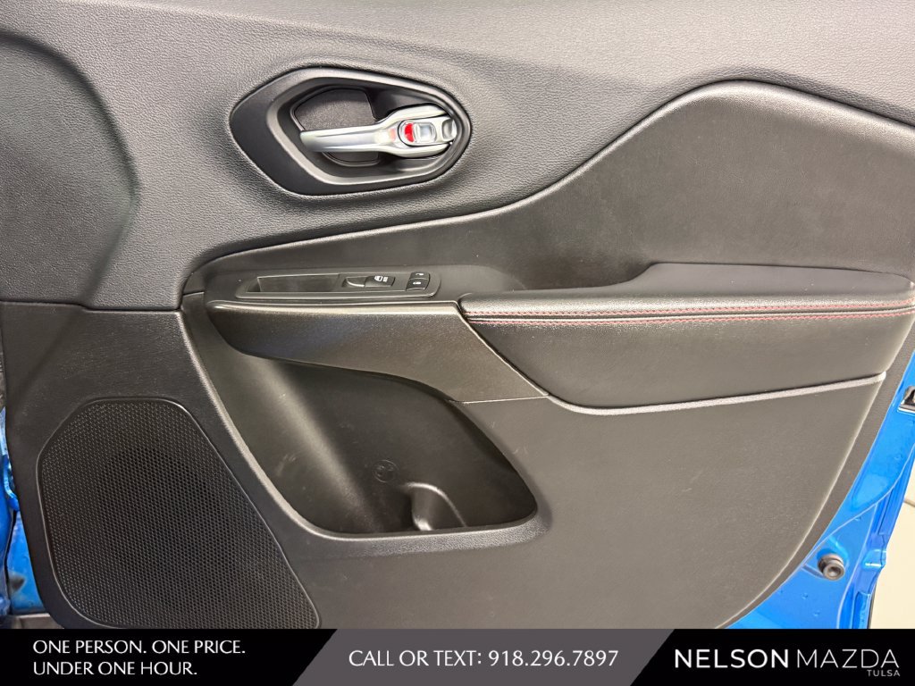 Used 2019 Jeep Cherokee Trailhawk w/ Comfort/Convenience Group AWD/4WD image 45