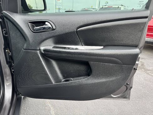Used 2018 Dodge Journey SE w/ Popular Equipment Group FWD image 19