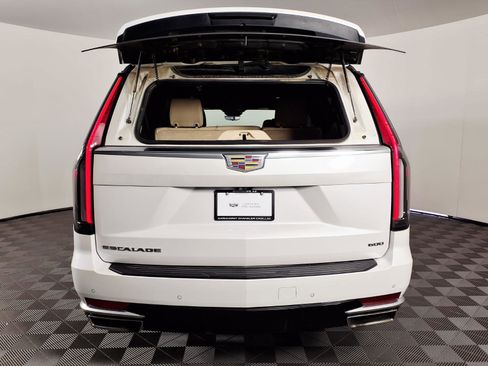 Certified 2023 Cadillac Escalade ESV Premium Luxury w/ Performance Package AWD/4WD image 9