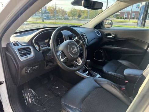 Used 2018 Jeep Compass Latitude w/ Popular Equipment Group AWD/4WD image 9