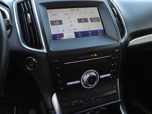 Used 2019 Ford Edge Titanium w/ Cargo Accessory Package image 5