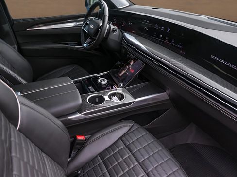 Certified 2025 Cadillac Escalade ESV V image 32