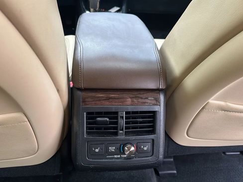 Used 2013 Toyota Avalon Limited image 28