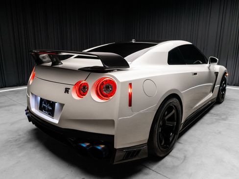 Used 2015 Nissan GT-R Premium AWD/4WD image 14