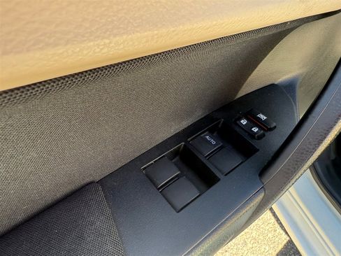 Used 2014 Toyota Corolla image 25