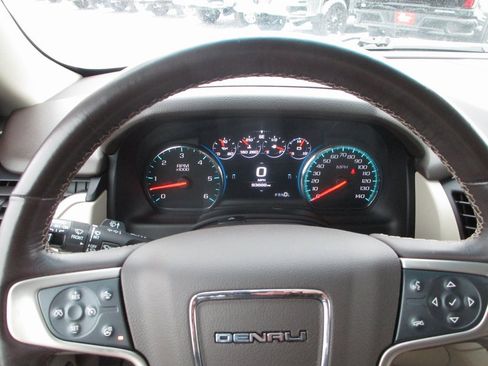 Used 2020 GMC Yukon XL Denali w/ Open Road Package image 32