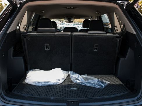 Used 2025 Volkswagen Atlas SE AWD/4WD image 26