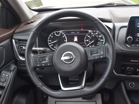 Used 2023 Nissan Rogue SV w/ SV Premium B Package FWD image 31