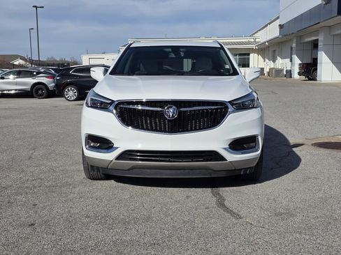 Used 2021 Buick Enclave Essence image 2