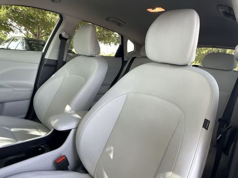 Used 2025 Hyundai Kona SE FWD image 14