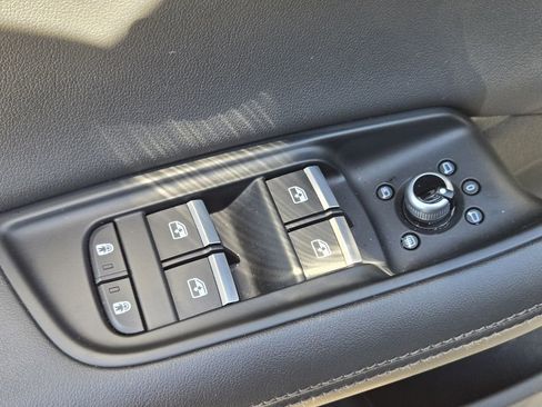 Used 2023 Audi Q7 3.0T Prestige image 31